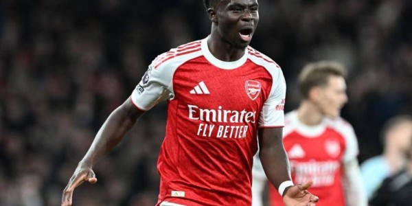 萨卡神仙球+造乌龙绝杀！阿森纳2-1狼队，5分领跑静待曼城翻车