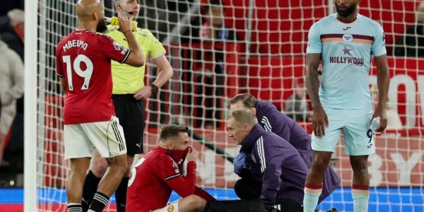 曼联铁闸伤退恐无缘战利物浦，或错失一纪录！新贝尔复出为卡里克解忧