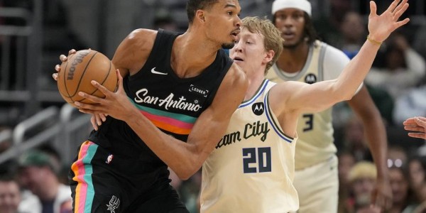 文班亚马23+15卡斯尔22+10+10 马刺擒雄鹿迎8连胜