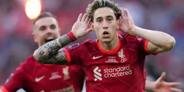 重磅！1.4亿镑转会费悬案！萨拉赫巅峰崩塌，利物浦接班人难寻！