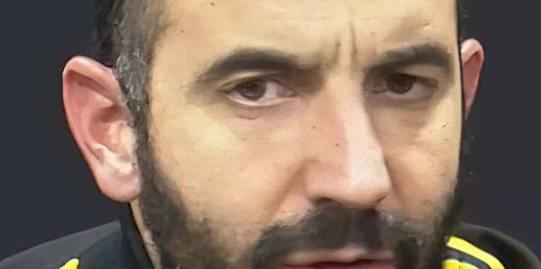 曼联冬窗欲等压哨签中场！拉爵认为阵容足够进欧冠，仍支持阿莫林